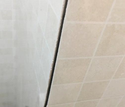 白沙瓷砖空鼓维修公司分享阳台瓷砖脱落的修复过程可以分为以下几个步骤